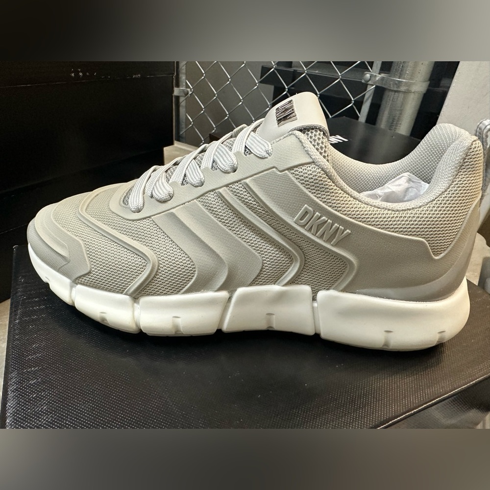 Adina DKNY women’s shoes size 7.5 color grey